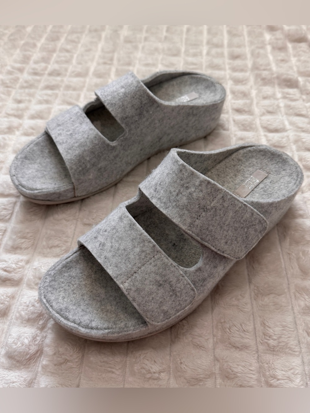 FitFlop US 11 Shuv Gray Wool Felt Two Strap Slides Sandals Comfort Cozy